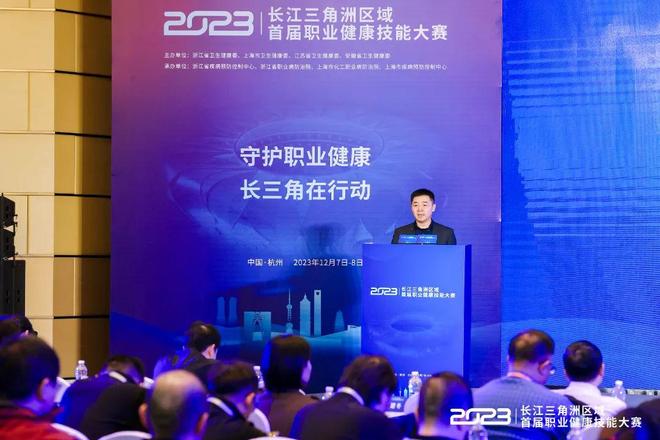 彭欣力与山 彭欣力与山